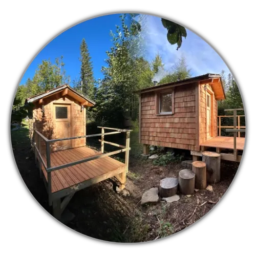 Sauna en bois installé en pleine nature, proposé à la location par Essentiel Bois Adejo Sàrl.